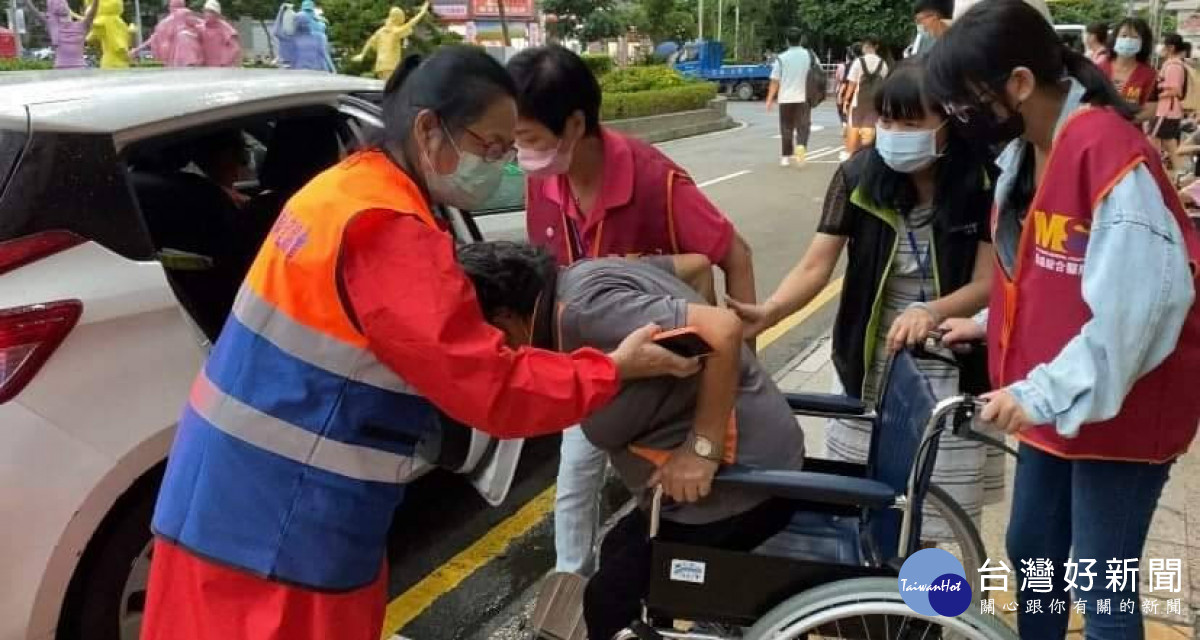 自主防災演練發揮效用        大雨期間將民眾後送醫院搶救