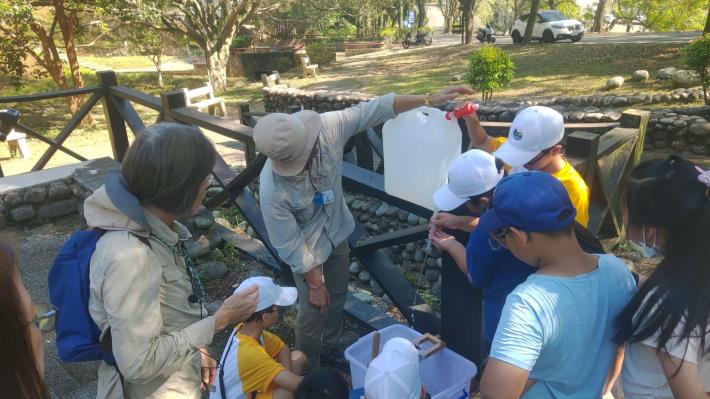 LINE_ALBUM_20251014 二橋國小五年級5個班_251016_1