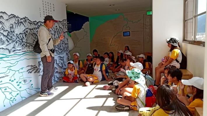 LINE_ALBUM_20251014 二橋國小五年級5個班_251016_2-山2