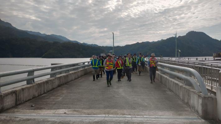 LINE_ALBUM_20251121 台北市政府工務局水利工程處河濱生態志工隊 (和「泥」去旅行)_251128_3