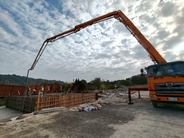 115年1月球閥窨井頂板灌漿