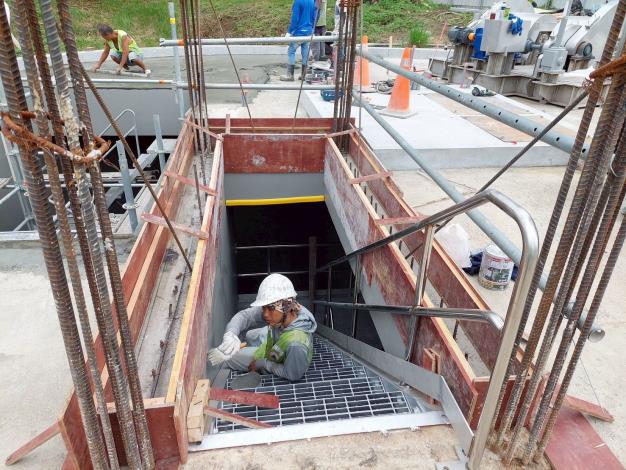 114年9月調節井鋼構樓梯安裝
