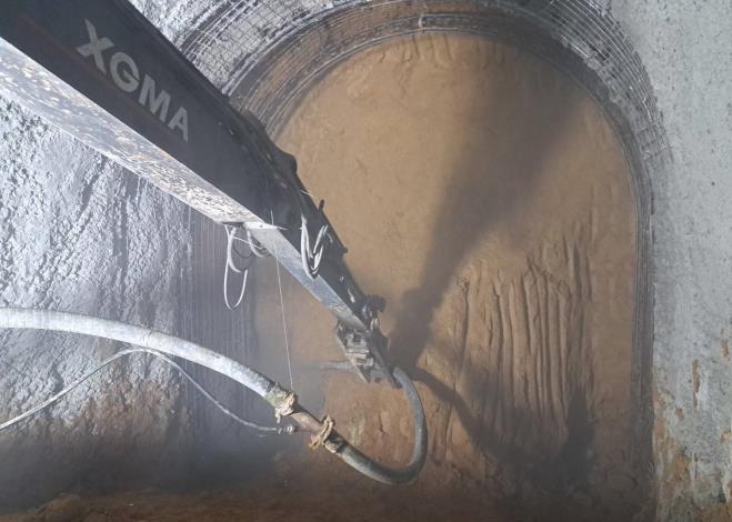 114年10月發進井銜接橫坑隧道噴漿