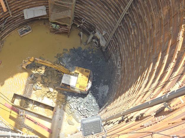 114年5月工作井井底平台拆除