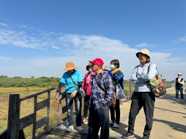 導覽員解說版頭社區未來發展與願景