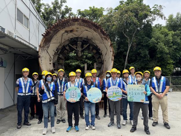 國營司同仁於展示中心外第一批合照