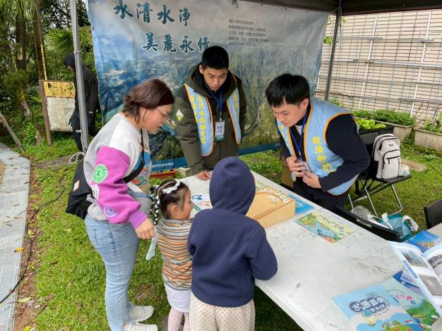 LINE_ALBUM_0329雲海國小設攤宣導_250331_8