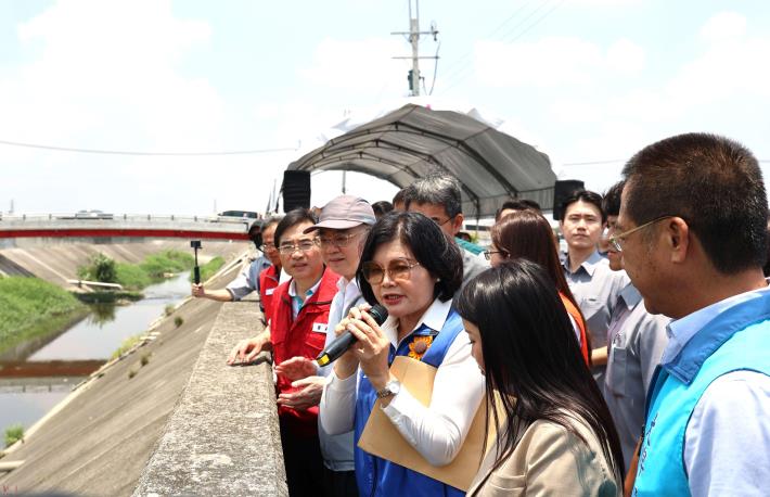 縣長張麗善呼籲中央挹注未完成段整治，也一併爭取堤防加高工程經費，完善延潭大排全線治理工作。