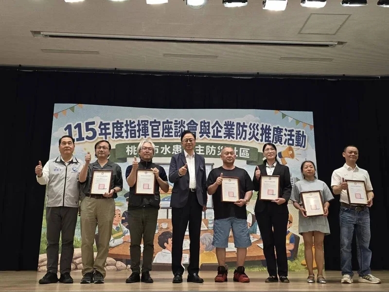 市長親自表揚長期支持社區防災工作的企業與 NPO。.jpg