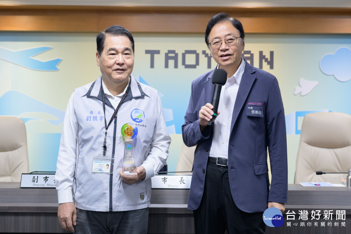 接受水務局呈獻「114年度水自主防災社區評估」績優縣市。.jpeg