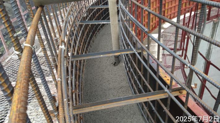 1140702集水槽操作層牆身一昇層混凝土澆置施作 (3)