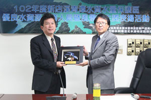 張銘義董事長代表受獎.jpg