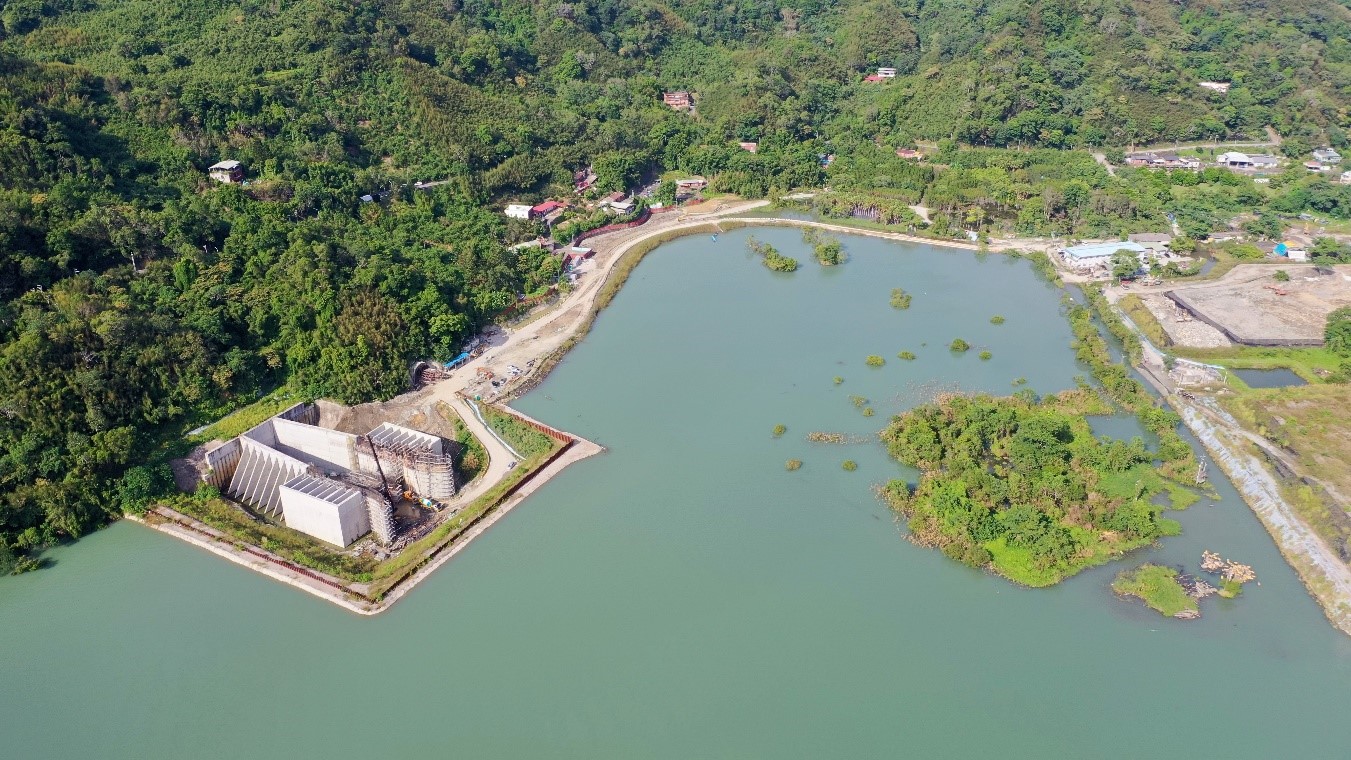 阿姆坪防淤隧道進水口施工階段空拍圖