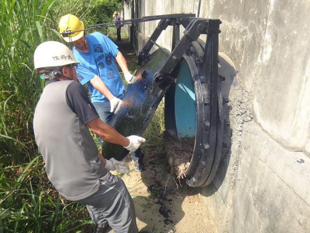 清理及測試集集堰自動舌閥