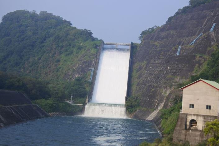 2溢洪道水流情形