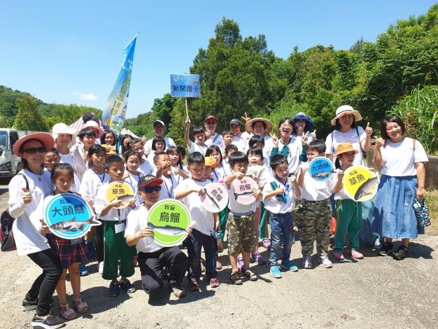 新開國小師生合照