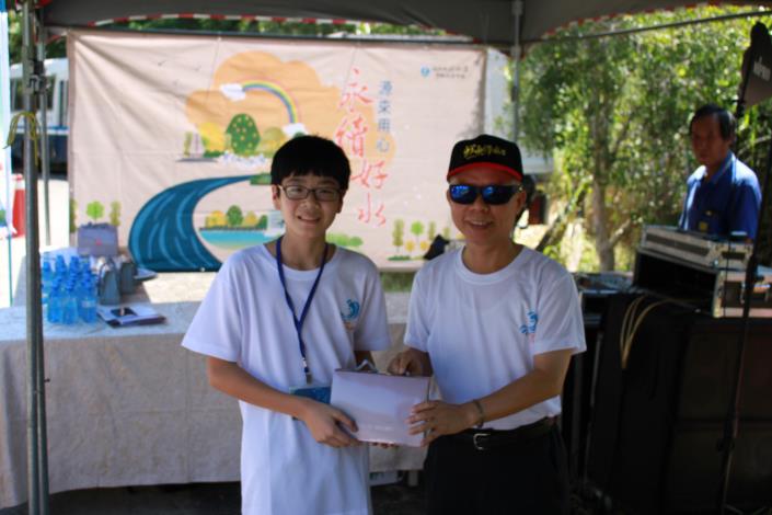 參與問答學童頒獎