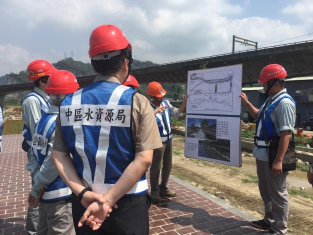 視察鳥嘴潭工區1