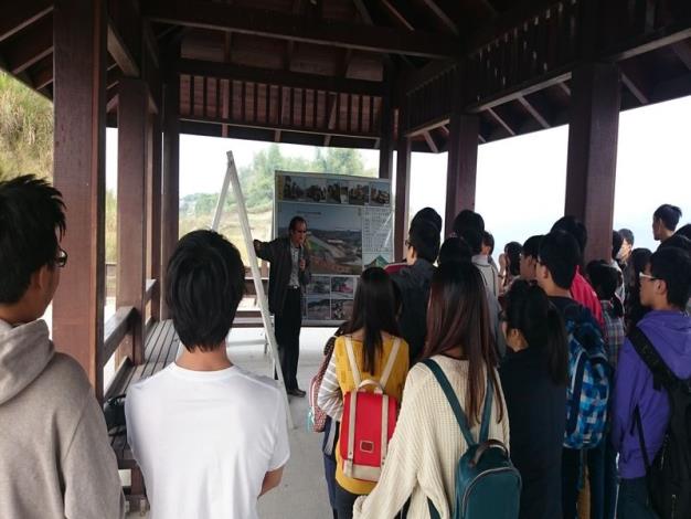 參觀台解說相關地理位置及水庫構造