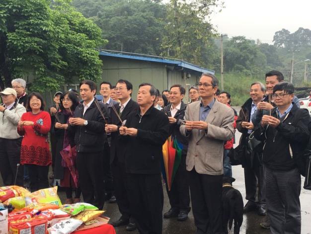 全體同仁祭拜三公